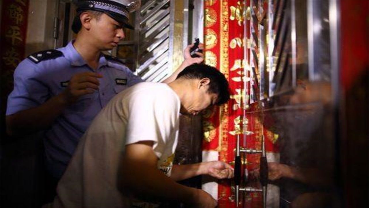 昭通请开锁师傅开了锁后，师傅为什么一般都不进门，就算主人请也不进去？